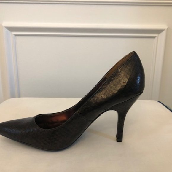 Rampage Nicki Snakeskin Pointed Toe Pumps (7.5) - Picture 2 of 5